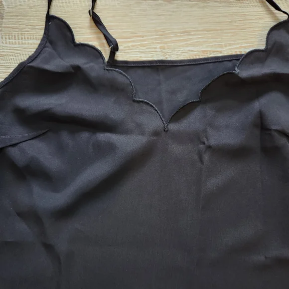 Black tank top - Picture 3 of 3